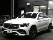 メルセデスベンツ GLCクーペ GLC220d 4MATIC ｸｰﾍﾟ AMGﾗｲﾝ ﾚｻﾞｰｴｸｽｸﾙｰｼﾌﾞ&ﾚｰﾀﾞｰｾｰﾌﾃｨPKG　後期 meｺﾈｸﾄ AMGｴｱﾛ&19AW 黒革/ﾍﾞﾝﾁﾚｰﾀｰ/ﾏｯｻｰｼﾞ ｻﾝﾙｰﾌ MBUXﾅﾋﾞ 地ﾃﾞｼﾞ 360度ｶﾒﾗ 前後ﾄﾞﾗﾚｺ Burmester ﾍｯﾄﾞｱｯﾌﾟD 自動ﾘｱｹﾞｰﾄ/ﾌｯﾄOP LEDﾍｯﾄﾞﾗｲﾄ　2年保証付