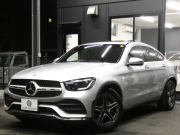 メルセデスベンツ GLCクーペ GLC220d 4MATIC ｸｰﾍﾟ AMGﾗｲﾝ ﾚｻﾞｰｴｸｽｸﾙｰｼﾌﾞ&ﾚｰﾀﾞｰｾｰﾌﾃｨPKG　後期 meｺﾈｸﾄ AMGｴｱﾛ&19AW 黒革/ﾍﾞﾝﾁﾚｰﾀｰ/ﾏｯｻｰｼﾞ ｻﾝﾙｰﾌ MBUXﾅﾋﾞ 地ﾃﾞｼﾞ 360度ｶﾒﾗ ﾄﾞﾗﾚｺ Burmester ﾍｯﾄﾞｱｯﾌﾟD 自動ﾘｱｹﾞｰﾄ/ﾌｯﾄOP LEDﾍｯﾄﾞﾗｲﾄ　2年保証付