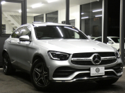 メルセデスベンツ GLCクーペ GLC220d 4MATIC ｸｰﾍﾟ AMGﾗｲﾝ ﾚｻﾞｰｴｸｽｸﾙｰｼﾌﾞ&ﾚｰﾀﾞｰｾｰﾌﾃｨPKG　後期 meｺﾈｸﾄ AMGｴｱﾛ&19AW 黒革/ﾍﾞﾝﾁﾚｰﾀｰ/ﾏｯｻｰｼﾞ ｻﾝﾙｰﾌ MBUXﾅﾋﾞ 地ﾃﾞｼﾞ 360度ｶﾒﾗ ﾄﾞﾗﾚｺ Burmester ﾍｯﾄﾞｱｯﾌﾟD 自動ﾘｱｹﾞｰﾄ/ﾌｯﾄOP LEDﾍｯﾄﾞﾗｲﾄ　2年保証付