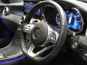 メルセデスベンツ GLCクーペ GLC220d 4MATIC ｸｰﾍﾟ AMGﾗｲﾝ ﾚｻﾞｰｴｸｽｸﾙｰｼﾌﾞ&ﾚｰﾀﾞｰｾｰﾌﾃｨPKG　後期 meｺﾈｸﾄ AMGｴｱﾛ&19AW 黒革/ﾍﾞﾝﾁﾚｰﾀｰ/ﾏｯｻｰｼﾞ ｻﾝﾙｰﾌ MBUXﾅﾋﾞ 地ﾃﾞｼﾞ 360度ｶﾒﾗ ﾄﾞﾗﾚｺ Burmester ﾍｯﾄﾞｱｯﾌﾟD 自動ﾘｱｹﾞｰﾄ/ﾌｯﾄOP LEDﾍｯﾄﾞﾗｲﾄ　2年保証付