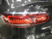 AMG GLCクーペ GLC43 4MATIC ｸｰﾍﾟ ﾚｻﾞｰｴｸｽｸﾙｰｼﾌﾞ&ﾚｰﾀﾞｰｾｰﾌﾃｨPKG　後期 1ｵｰﾅｰ 390ps meｺﾈｸﾄ 赤黒革/前後ﾋｰﾀｰ ｻﾝﾙｰﾌ MBUXﾅﾋﾞ 地ﾃﾞｼﾞ 360ｶﾒﾗ ﾍｯﾄﾞｱｯﾌﾟD Burmester ｴｱﾊﾞﾗﾝｽPKG 純正ﾄﾞﾗﾚｺ LEDﾍｯﾄﾞﾗｲﾄ AMGｴｱﾛ/20ｲﾝﾁAW　2年保証付