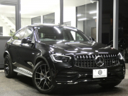 AMG GLCクーペ GLC43 4MATIC ｸｰﾍﾟ ﾚｻﾞｰｴｸｽｸﾙｰｼﾌﾞ&ﾚｰﾀﾞｰｾｰﾌﾃｨPKG　後期 1ｵｰﾅｰ 390ps meｺﾈｸﾄ 赤黒革/前後ﾋｰﾀｰ ｻﾝﾙｰﾌ MBUXﾅﾋﾞ 地ﾃﾞｼﾞ 360ｶﾒﾗ ﾍｯﾄﾞｱｯﾌﾟD Burmester ｴｱﾊﾞﾗﾝｽPKG 純正ﾄﾞﾗﾚｺ LEDﾍｯﾄﾞﾗｲﾄ AMGｴｱﾛ/20ｲﾝﾁAW　2年保証付