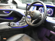 メルセデスベンツ Eクラス E200 ｱﾊﾞﾝｷﾞｬﾙﾄﾞ ｴｸｽｸﾙｰｼﾌﾞ&ﾚｰﾀﾞｰｾｰﾌﾃｨPKG　中期 BSG搭載 meｺﾈｸﾄ 黒本革ｼｰﾄ/前後ﾋｰﾀｰ 純正ﾅﾋﾞ 地ﾃﾞｼﾞ AppleCarPlay 360度ｶﾒﾗ 前後ﾄﾞﾗﾚｺ Burmester ﾍｯﾄﾞｱｯﾌﾟD ｴｱﾊﾞﾗﾝｽPKG 自動開閉ﾄﾗﾝｸ LEDﾗｲﾄ　2年保証付