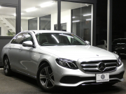 メルセデスベンツ Eクラス E200 ｱﾊﾞﾝｷﾞｬﾙﾄﾞ ｴｸｽｸﾙｰｼﾌﾞ&ﾚｰﾀﾞｰｾｰﾌﾃｨPKG　中期 BSG搭載 meｺﾈｸﾄ 黒本革ｼｰﾄ/前後ﾋｰﾀｰ 純正ﾅﾋﾞ 地ﾃﾞｼﾞ AppleCarPlay 360度ｶﾒﾗ 前後ﾄﾞﾗﾚｺ Burmester ﾍｯﾄﾞｱｯﾌﾟD ｴｱﾊﾞﾗﾝｽPKG 自動開閉ﾄﾗﾝｸ LEDﾗｲﾄ　2年保証付