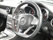 メルセデスベンツ SLCクラス SLC200 ｽﾎﾟｰﾂ ﾚｰﾀﾞｰｾｰﾌﾃｨPKG　ｷｰﾚｽｺﾞｰ 黒本革ｼｰﾄ/ﾋｰﾀｰ/ｴｱｽｶｰﾌ ﾏｼﾞｯｸｽｶｲﾙｰﾌ ｽﾎﾟｰﾂｴｸﾞｿﾞｰｽﾄ ﾅﾋﾞ 地ﾃﾞｼﾞ Appleｶｰﾌﾟﾚｲ ﾊﾞｯｸｶﾒﾗ harman/kardon ﾄﾞﾗﾚｺ ﾊﾟﾄﾞﾙｼﾌﾄ LEDﾗｲﾄ/自動HB AMGｴｱﾛ/18ｲﾝﾁAW　2年保証付