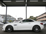 メルセデスベンツ SLCクラス SLC200 ｽﾎﾟｰﾂ ﾚｰﾀﾞｰｾｰﾌﾃｨPKG　ｷｰﾚｽｺﾞｰ 黒本革ｼｰﾄ/ﾋｰﾀｰ/ｴｱｽｶｰﾌ ﾏｼﾞｯｸｽｶｲﾙｰﾌ ｽﾎﾟｰﾂｴｸﾞｿﾞｰｽﾄ ﾅﾋﾞ 地ﾃﾞｼﾞ Appleｶｰﾌﾟﾚｲ ﾊﾞｯｸｶﾒﾗ harman/kardon ﾄﾞﾗﾚｺ ﾊﾟﾄﾞﾙｼﾌﾄ LEDﾗｲﾄ/自動HB AMGｴｱﾛ/18ｲﾝﾁAW　2年保証付