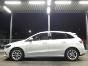 メルセデスベンツ Bクラス B180 ﾚｻﾞｰｴｸｽｸﾙｰｼﾌﾞ&ｱﾄﾞﾊﾞﾝｽﾄﾞ&ﾅﾋﾞｹﾞｰｼｮﾝ&ﾚｰﾀﾞｰｾｰﾌﾃｨPKG　meｺﾈｸﾄ ｷｰﾚｽｺﾞｰ ﾍﾞｰｼﾞｭ本革ｼｰﾄ/ﾋｰﾀｰ ﾊﾟﾉﾗﾏｻﾝﾙｰﾌ MBUXﾅﾋﾞ 地ﾃﾞｼﾞ 360度ｶﾒﾗ ｱﾄﾞﾊﾞﾝｽﾄﾞｻｳﾝﾄﾞ 前後ﾄﾞﾗﾚｺ 自動ﾘｱｹﾞｰﾄ/ﾌｯﾄOP LEDﾗｲﾄ　2年保証付