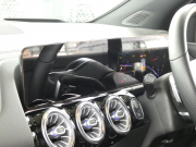 メルセデスベンツ GLA GLA200d 4MATIC AMGﾗｲﾝ AMGﾚｻﾞｰｴｸｽｸﾙｰｼﾌﾞ&ｱﾄﾞﾊﾞﾝｽﾄﾞ&ﾅﾋﾞ&ﾚｰﾀﾞｰｾｰﾌﾃｨPKG　meｺﾈｸﾄ 灰黒革 ﾊﾟﾉﾗﾏSR MBUXﾅﾋﾞTV 360ｶﾒﾗ ｱﾄﾞﾊﾞﾝｽﾄﾞｻｳﾝﾄﾞ ﾍｯﾄﾞｱｯﾌﾟD ﾃﾞｼﾞﾀﾙｲﾝﾅｰﾐﾗｰ 前後ﾄﾞﾗﾚｺ 自動ﾘｱｹﾞｰﾄ LEDﾗｲﾄ/自動HB　2年保証付