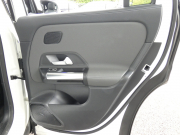 メルセデスベンツ GLA GLA200d 4MATIC AMGﾗｲﾝ AMGﾚｻﾞｰｴｸｽｸﾙｰｼﾌﾞ&ｱﾄﾞﾊﾞﾝｽﾄﾞ&ﾅﾋﾞ&ﾚｰﾀﾞｰｾｰﾌﾃｨPKG　meｺﾈｸﾄ 灰黒革 ﾊﾟﾉﾗﾏSR MBUXﾅﾋﾞTV 360ｶﾒﾗ ｱﾄﾞﾊﾞﾝｽﾄﾞｻｳﾝﾄﾞ ﾍｯﾄﾞｱｯﾌﾟD ﾃﾞｼﾞﾀﾙｲﾝﾅｰﾐﾗｰ 前後ﾄﾞﾗﾚｺ 自動ﾘｱｹﾞｰﾄ LEDﾗｲﾄ/自動HB　2年保証付