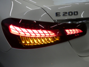 メルセデスベンツ Eクラス E200 ｽﾎﾟｰﾂ AMGﾗｲﾝｲﾝﾃﾘｱ&ｴｸｽｸﾙｰｼﾌﾞ&ﾚｰﾀﾞｰｾｰﾌﾃｨPKG　後期 BSG搭載 AMGｴｱﾛ&19AW ﾅｯﾊﾟ革/前後ﾋｰﾀｰ MBUXﾅﾋﾞ 地ﾃﾞｼﾞ AppleCarPlay 360度ｶﾒﾗ Burmester ﾍｯﾄﾞｱｯﾌﾟD 前後ﾄﾞﾗﾚｺ ｵｰﾄﾄﾗﾝｸ　2年保証付