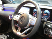 メルセデスベンツ CLAクラス CLA200d AMGﾗｲﾝ AMGﾚｻﾞｰｴｸｽｸﾙｰｼﾌﾞ&ｱﾄﾞﾊﾞﾝｽﾄﾞ&ﾅﾋﾞ&ﾚｰﾀﾞｰｾｰﾌﾃｨPKG　1ｵｰﾅｰ meｺﾈｸﾄ 赤黒革 ﾊﾟﾉﾗﾏSR MBUXﾅﾋﾞTV 360度ｶﾒﾗ ｱﾄﾞﾊﾞﾝｽﾄﾞｻｳﾝﾄﾞ ﾍｯﾄﾞｱｯﾌﾟD ﾜｲﾔﾚｽﾁｬｰｼﾞ 前後ﾄﾞﾗﾚｺ LEDﾗｲﾄ/ｱﾀﾞﾌﾟﾃｨﾌﾞHB　2年保証付