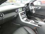メルセデスベンツ SLKクラス SLK200 ﾄﾚﾝﾄﾞ+ AMGｽﾎﾟｰﾂ&ﾚｰﾀﾞｰｾｰﾌﾃｨPKG　AMGｴｱﾛ&18AW ﾄﾗﾝｸｽﾎﾟｲﾗｰ 黒本革/ｼｰﾄﾋｰﾀｰ/ｴｱｽｶｰﾌ ﾚｯﾄﾞｼｰﾄﾍﾞﾙﾄ HDDﾅﾋﾞ 地ﾃﾞｼﾞ ﾊﾟﾄﾞﾙｼﾌﾄ ｷｾﾉﾝﾗｲﾄ/ｱﾀﾞﾌﾟﾃｨﾌﾞHB　2年保証付