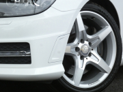メルセデスベンツ SLKクラス SLK200 ﾄﾚﾝﾄﾞ+ AMGｽﾎﾟｰﾂ&ﾚｰﾀﾞｰｾｰﾌﾃｨPKG　AMGｴｱﾛ&18AW ﾄﾗﾝｸｽﾎﾟｲﾗｰ 黒本革/ｼｰﾄﾋｰﾀｰ/ｴｱｽｶｰﾌ ﾚｯﾄﾞｼｰﾄﾍﾞﾙﾄ HDDﾅﾋﾞ 地ﾃﾞｼﾞ ﾊﾟﾄﾞﾙｼﾌﾄ ｷｾﾉﾝﾗｲﾄ/ｱﾀﾞﾌﾟﾃｨﾌﾞHB　2年保証付