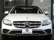 メルセデスベンツ Eクラス E220d 4MATIC ｵｰﾙﾃﾚｲﾝ ｴｸｽｸﾙｰｼﾌﾞ&ﾚｰﾀﾞｰｾｰﾌﾃｨPKG　meｺﾈｸﾄ 黒本革/ﾍﾞﾝﾁﾚｰﾀｰ/前後ﾋｰﾀｰ ﾊﾟﾉﾗﾏSR ﾅﾋﾞ 地ﾃﾞｼﾞ 360度ｶﾒﾗ AppleCarPlay Burmester ﾍｯﾄﾞｱｯﾌﾟD ｴｱﾊﾞﾗﾝｽPKG 自動ﾘｱｹﾞｰﾄ/ﾌｯﾄOP LEDﾗｲﾄ/自動HB　2年保証付