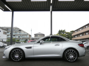 メルセデスベンツ SLCクラス SLCクラス SLC200 ｽﾎﾟｰﾂ ﾚｰﾀﾞｰｾｰﾌﾃｨPKG　ｷｰﾚｽｺﾞｰ 黒本革ｼｰﾄ/ﾋｰﾀｰ/ｴｱｽｶｰﾌ ﾏｼﾞｯｸｽｶｲﾙｰﾌ ｽﾎﾟｰﾂｴｸﾞｿﾞｰｽﾄ ﾅﾋﾞ 地ﾃﾞｼﾞ Appleｶｰﾌﾟﾚｲ ﾊﾞｯｸｶﾒﾗ harman/kardon 360度ﾄﾞﾗﾚｺ ﾊﾟﾄﾞﾙｼﾌﾄ LEDﾗｲﾄ/自動HB AMGｴｱﾛ/18ｲﾝﾁAW　2年保証付