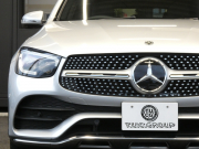 メルセデスベンツ GLCクーペ GLC300 4MATIC ｸｰﾍﾟ AMGﾗｲﾝ ﾚｻﾞｰｴｸｽｸﾙｰｼﾌﾞ&ﾚｰﾀﾞｰｾｰﾌﾃｨPKG　後期 meｺﾈｸﾄ AMGｴｱﾛ&20AW 黒革/ﾍﾞﾝﾁﾚｰﾀｰ/ﾏｯｻｰｼﾞ ｻﾝﾙｰﾌ MBUXﾅﾋﾞ 地ﾃﾞｼﾞ 360度ｶﾒﾗ ﾄﾞﾗﾚｺ Burmester ﾍｯﾄﾞｱｯﾌﾟD 自動ﾘｱｹﾞｰﾄ/ﾌｯﾄOP LEDﾍｯﾄﾞﾗｲﾄ　2年保証付
