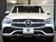 メルセデスベンツ GLCクーペ GLC300 4MATIC ｸｰﾍﾟ AMGﾗｲﾝ ﾚｻﾞｰｴｸｽｸﾙｰｼﾌﾞ&ﾚｰﾀﾞｰｾｰﾌﾃｨPKG　後期 meｺﾈｸﾄ AMGｴｱﾛ&20AW 黒革/ﾍﾞﾝﾁﾚｰﾀｰ/ﾏｯｻｰｼﾞ ｻﾝﾙｰﾌ MBUXﾅﾋﾞ 地ﾃﾞｼﾞ 360度ｶﾒﾗ ﾄﾞﾗﾚｺ Burmester ﾍｯﾄﾞｱｯﾌﾟD 自動ﾘｱｹﾞｰﾄ/ﾌｯﾄOP LEDﾍｯﾄﾞﾗｲﾄ　2年保証付