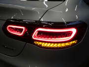 メルセデスベンツ GLCクーペ GLC300 4MATIC ｸｰﾍﾟ AMGﾗｲﾝ ﾚｻﾞｰｴｸｽｸﾙｰｼﾌﾞ&ﾚｰﾀﾞｰｾｰﾌﾃｨPKG　後期 meｺﾈｸﾄ AMGｴｱﾛ&20AW 黒革/ﾍﾞﾝﾁﾚｰﾀｰ/ﾏｯｻｰｼﾞ ｻﾝﾙｰﾌ MBUXﾅﾋﾞ 地ﾃﾞｼﾞ 360度ｶﾒﾗ ﾄﾞﾗﾚｺ Burmester ﾍｯﾄﾞｱｯﾌﾟD 自動ﾘｱｹﾞｰﾄ/ﾌｯﾄOP LEDﾍｯﾄﾞﾗｲﾄ　2年保証付