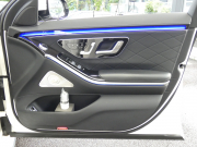 メルセデスベンツ Sクラス S400d 4MATIC AMGﾗｲﾝ ﾚｻﾞｰｴｸｽｸﾙｰｼﾌﾞ&ﾍﾞｰｼｯｸPKG　1ｵｰﾅｰ ﾌﾞﾗｯｸﾚｻﾞｰ/ﾋｰﾀｰ/ﾍﾞﾝﾁﾚｰﾀｰ ﾊﾟﾉﾗﾏSR MBUXﾅﾋﾞTV AppleCarPlay 360ｶﾒﾗ Burmester ﾍｯﾄﾞｱｯﾌﾟD 自動ﾄﾗﾝｸ/ﾌｯﾄOP ﾃﾞｼﾞﾀﾙLEDﾗｲﾄ AMGｴｱﾛ/20ｲﾝﾁAW　2年保証付