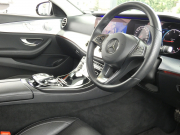 メルセデスベンツ Eクラス E220d 4MATIC ｵｰﾙﾃﾚｲﾝ ｴｸｽｸﾙｰｼﾌﾞ&ﾚｰﾀﾞｰｾｰﾌﾃｨPKG　meｺﾈｸﾄ 黒本革/ﾍﾞﾝﾁﾚｰﾀｰ/前後ﾋｰﾀｰ ﾊﾟﾉﾗﾏSR ﾅﾋﾞ 地ﾃﾞｼﾞ 360度ｶﾒﾗ AppleCarPlay Burmester ﾍｯﾄﾞｱｯﾌﾟD ｴｱﾊﾞﾗﾝｽPKG 自動ﾘｱｹﾞｰﾄ/ﾌｯﾄOP LEDﾗｲﾄ/自動HB　2年保証付